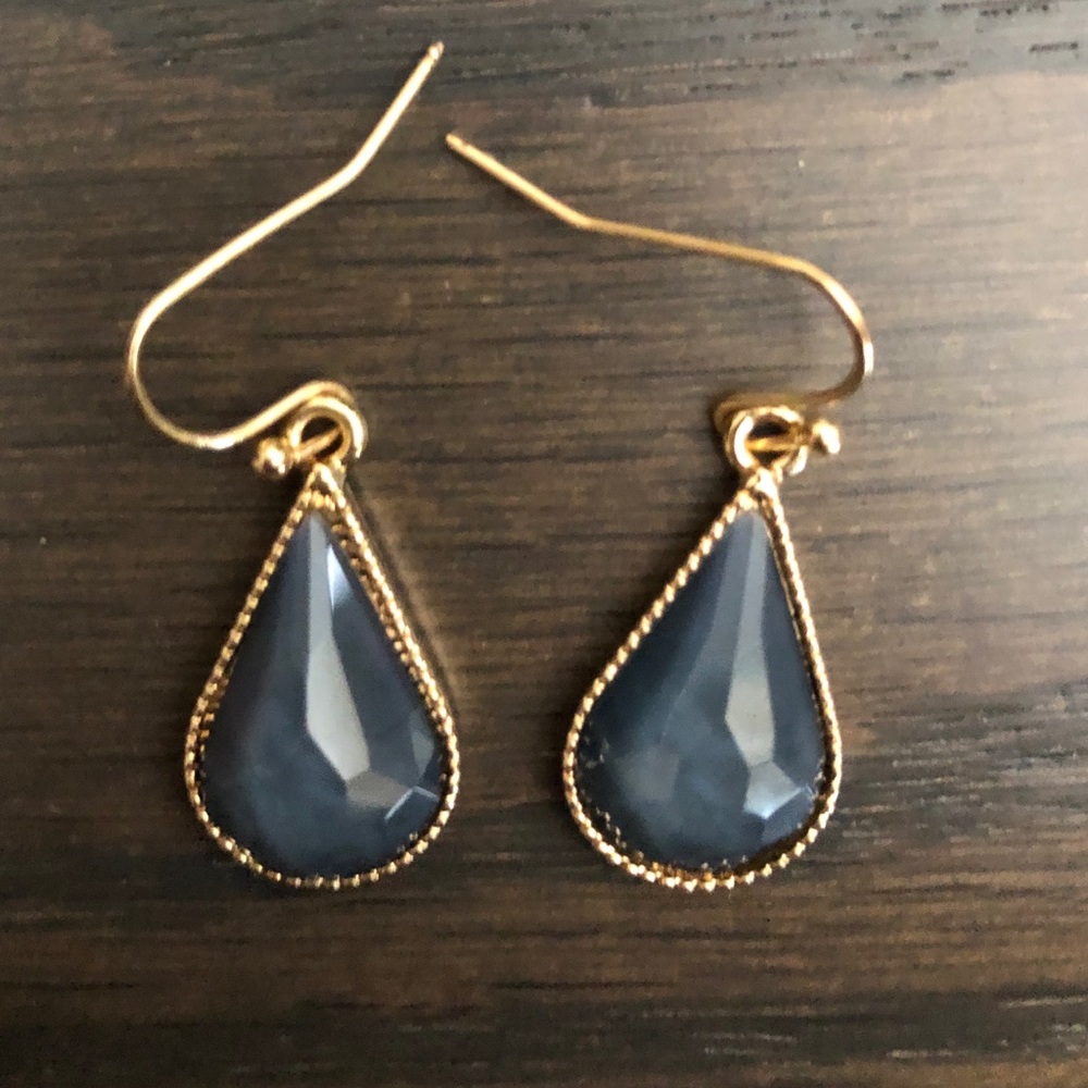 Francesca’s Tear Drop Earrings